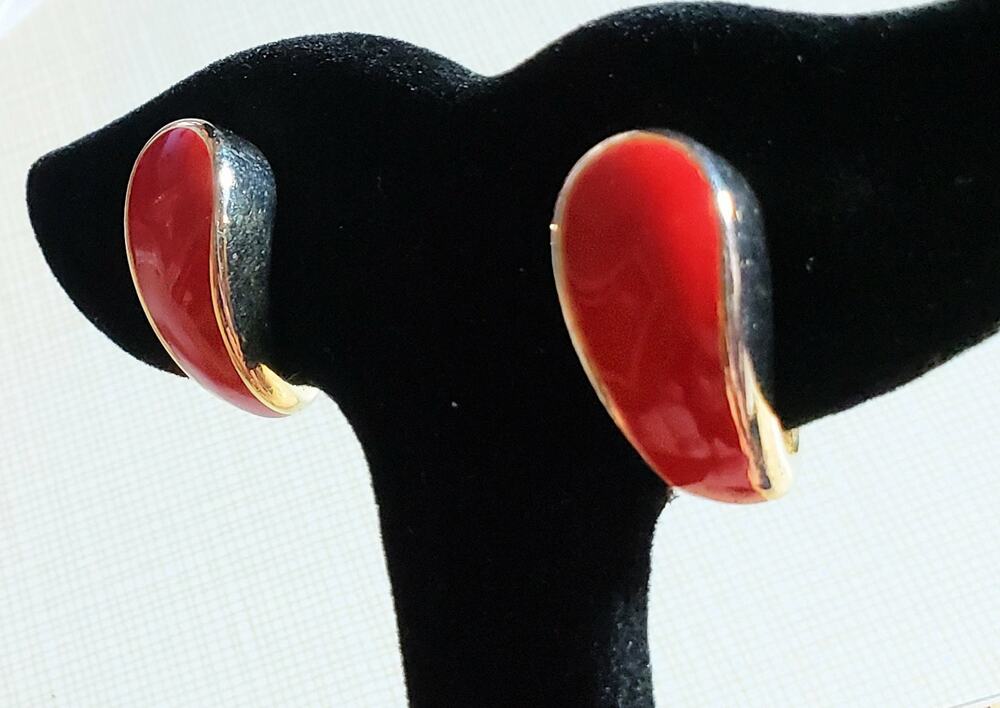 Vintage Signed Goldette Red Enamel Clip-On Earrings, Half‎ Hoop Crescent rc-12